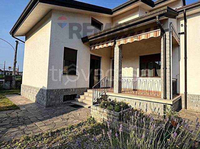 Villa bifamiliare in vendita a Magnago via Carroccio, 29