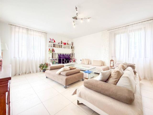 Villa bifamiliare in vendita a Malnate