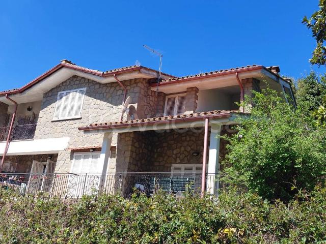Villa bifamiliare in vendita a Manziana