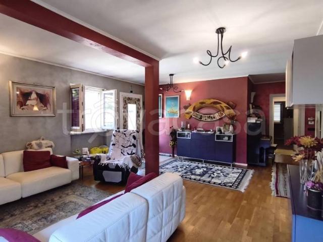 Villa bifamiliare in vendita a Manziana via dei Pini