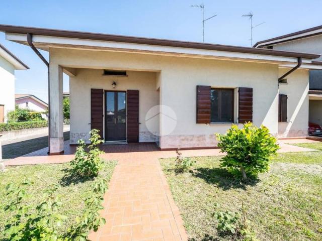 Villa bifamiliare in vendita a Marcaria, Gabbiana