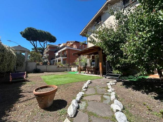 Villa bifamiliare in vendita a Marino via Calatafimi, 65, Cava dei Selci