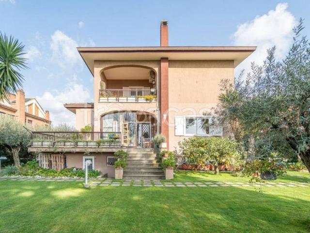 Villa bifamiliare in vendita a Marino via del Divino Amore, Frattocchie