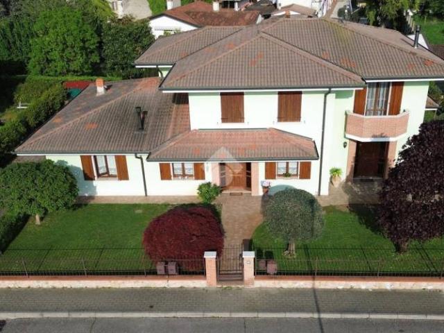 Villa bifamiliare in vendita a Marmirolo via Unione Europea, 22
