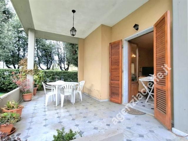 Villa bifamiliare in vendita a Massa