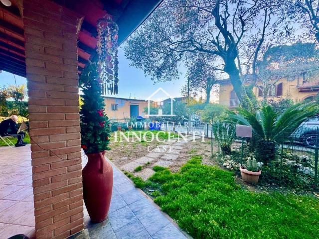 Villa bifamiliare in vendita a Massa