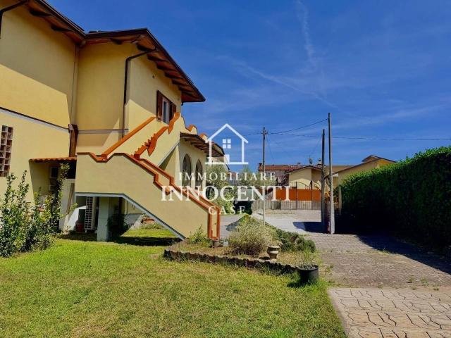 Villa bifamiliare in vendita a Massa