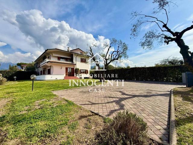 Villa bifamiliare in vendita a Massa