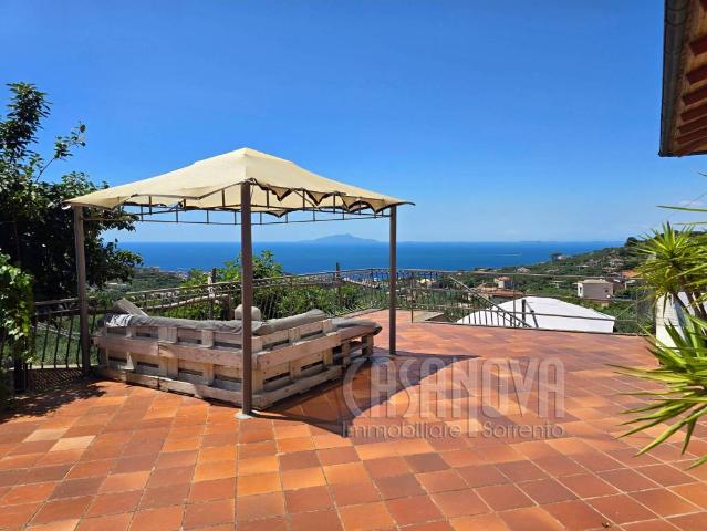 Villa bifamiliare in vendita a Massa Lubrense