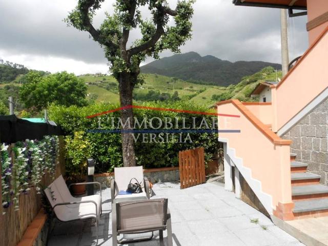 Villa bifamiliare in vendita a Massa via Aldo Salvetti, Mirteto