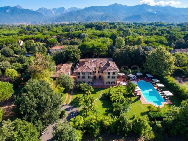 Villa bifamiliare in vendita a Massa via Giuseppe Verdi, Ronchi Poveromo