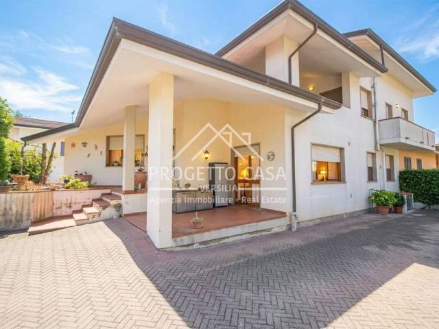 Villa bifamiliare in vendita a Massarosa via Bertacchino