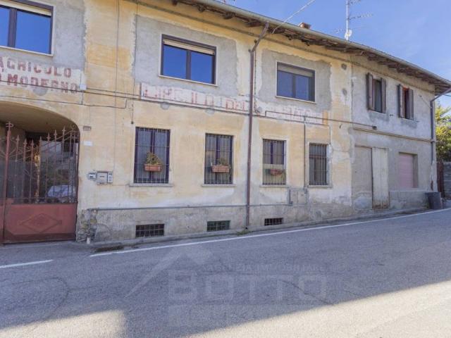Villa bifamiliare in vendita a Meina via per Pisano, 9, Ghevio