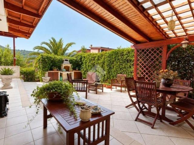 Villa bifamiliare in vendita a Mendicino