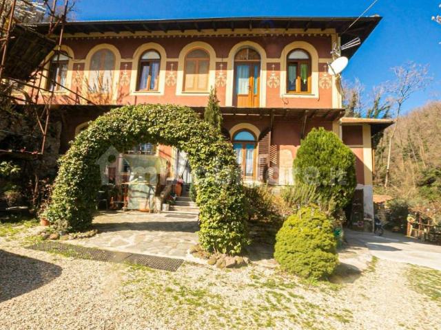 Villa bifamiliare in vendita a Mignanego via Croce Bianca