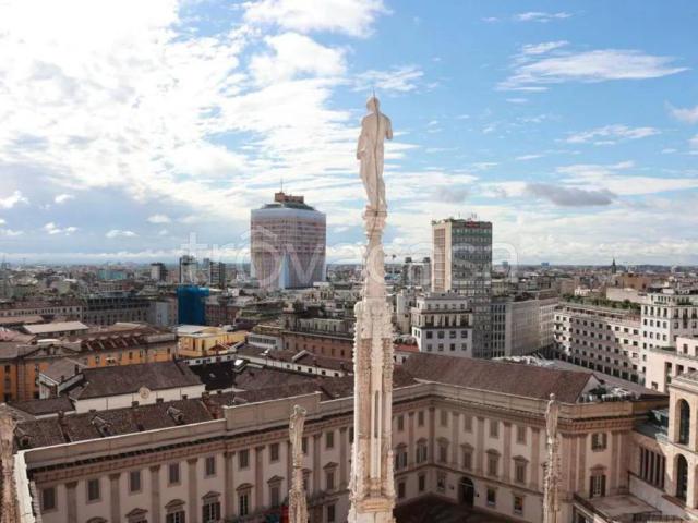 Villa bifamiliare in vendita a Milano via Monte Rosa, Monte Rosa Lotto