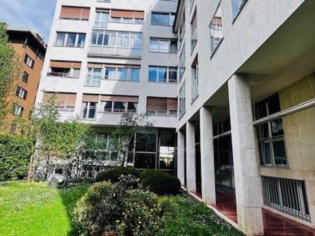 Villa bifamiliare in vendita a Milano
