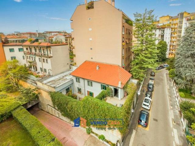 Villa bifamiliare in vendita a Milano
