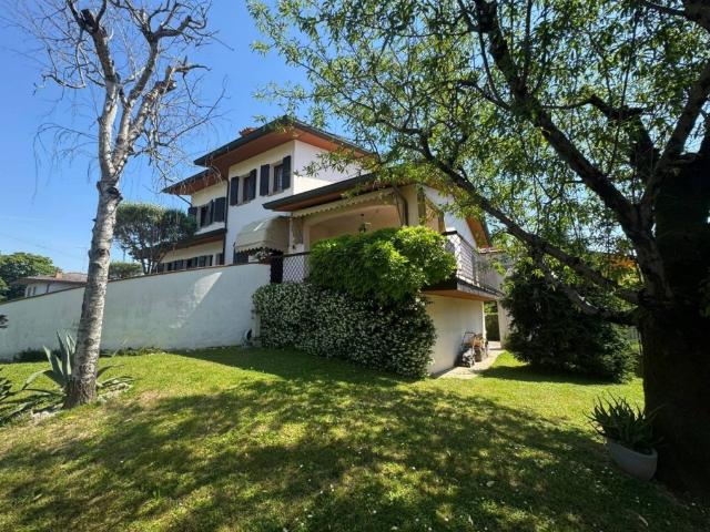 Villa bifamiliare in vendita a Mira via Vittorio Alfieri, Mira Taglio