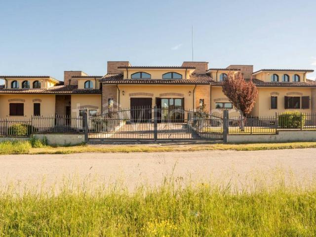 Villa bifamiliare in vendita a Misano Adriatico via Camilluccia, 5