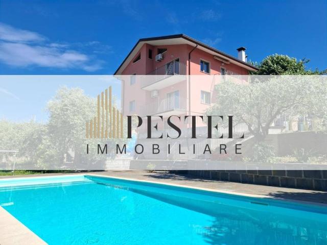 Villa bifamiliare in vendita a Muggia