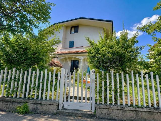 Villa bifamiliare in vendita a Muggiò via Enrico De Nicola, 36