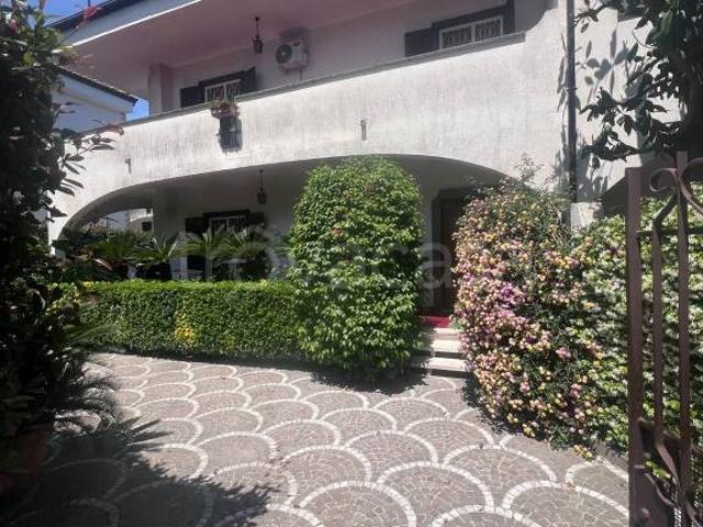 Villa bifamiliare in vendita a Mugnano di Napoli via Giovanni Pascoli