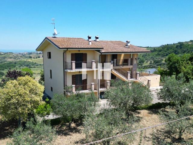 Villa bifamiliare in vendita a Notaresco