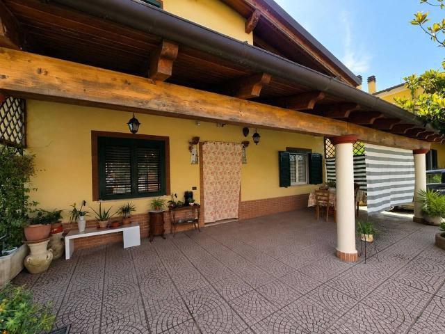 Villa bifamiliare in vendita a Notaresco
