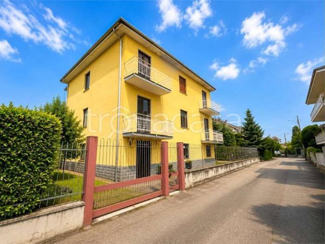 Villa bifamiliare in vendita a Novara strada Privata Coppa, 9, Pernate