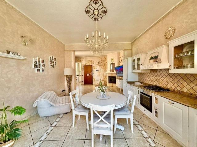 Villa bifamiliare in vendita a Novara via Langhi, 25, Sant'Agabio