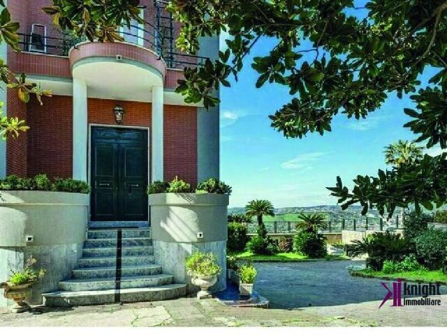 Villa bifamiliare in vendita a Napoli, Posillipo
