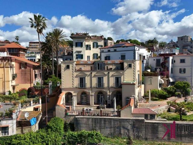 Villa bifamiliare in vendita a Napoli via Nicola Ricciardi, Posillipo