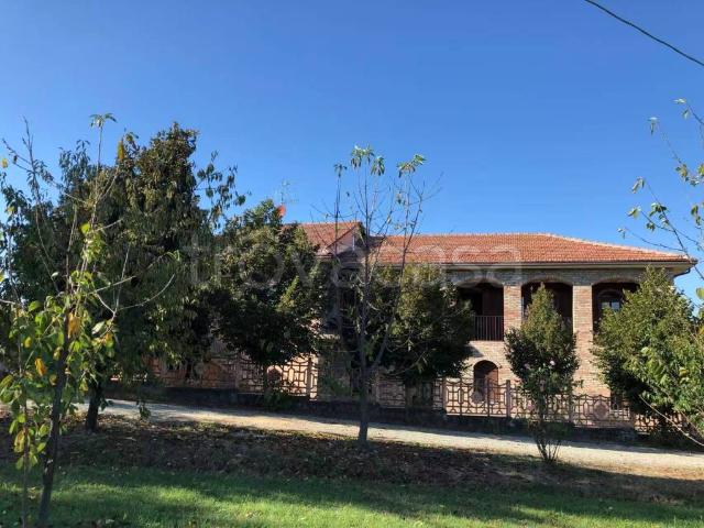 Villa bifamiliare in vendita a Nizza Monferrato strada San Pietro