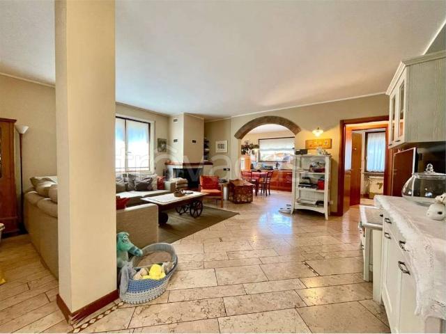 Villa bifamiliare in vendita a Sommacampagna, Caselle