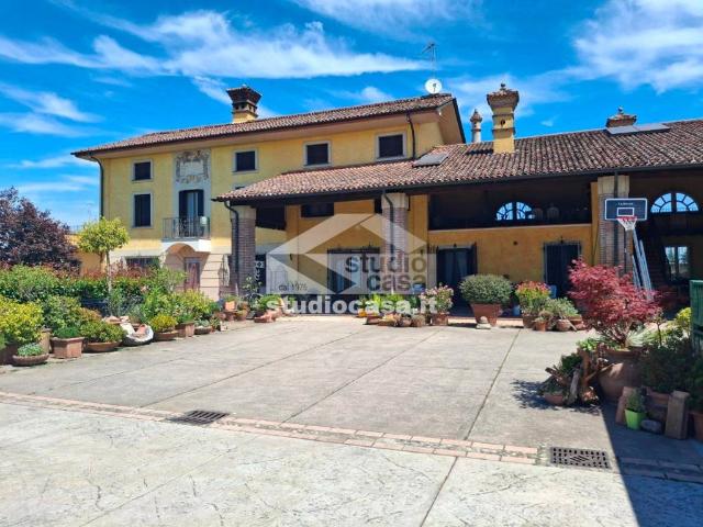 Villa bifamiliare in vendita a Soresina