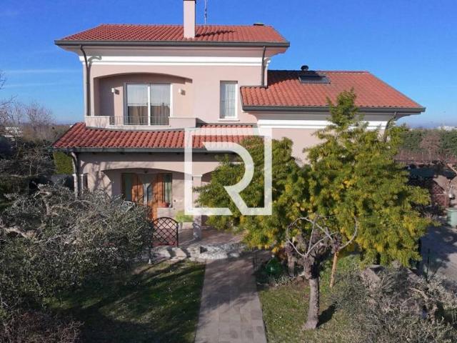 Villa bifamiliare in vendita a Savignano sul Rubicone