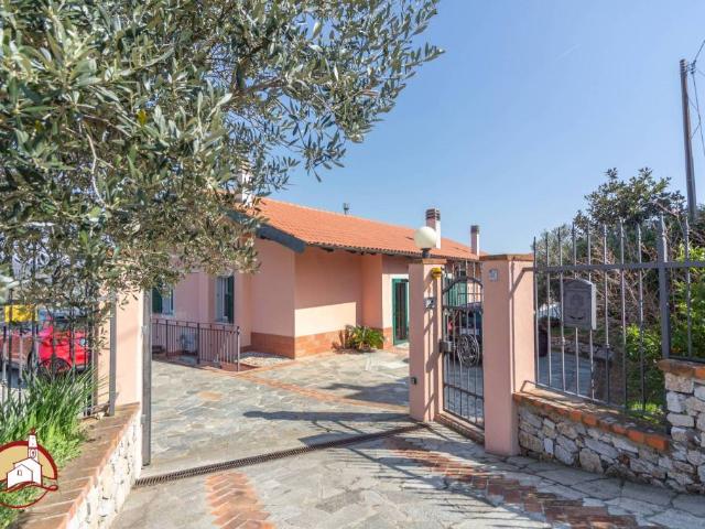 Villa bifamiliare in vendita a Savona