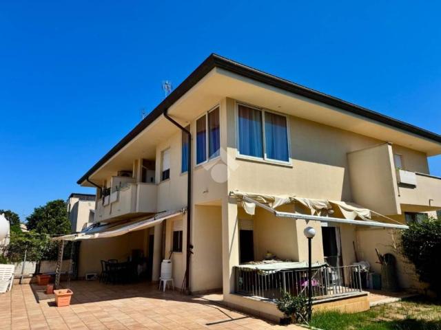 Villa bifamiliare in vendita a Sabaudia