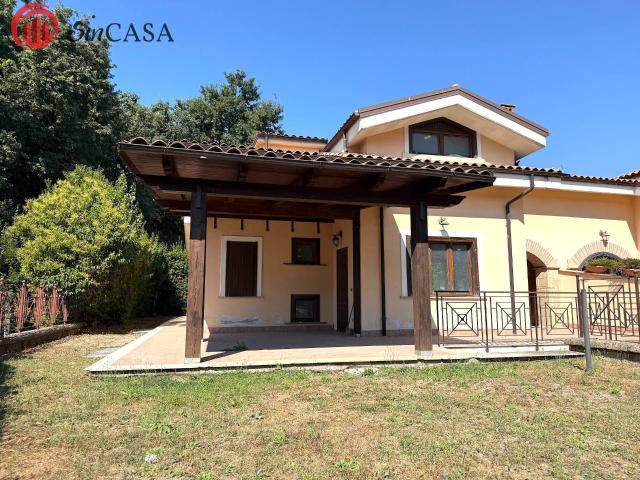 villa bifamiliare in vendita a Sacrofano