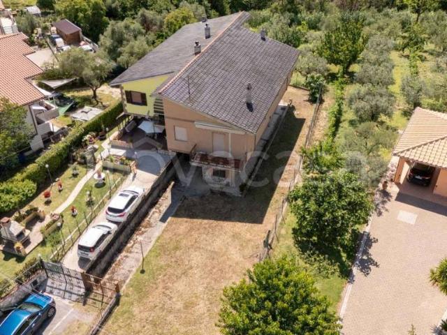 Villa bifamiliare in vendita a Salisano via Montefalcone