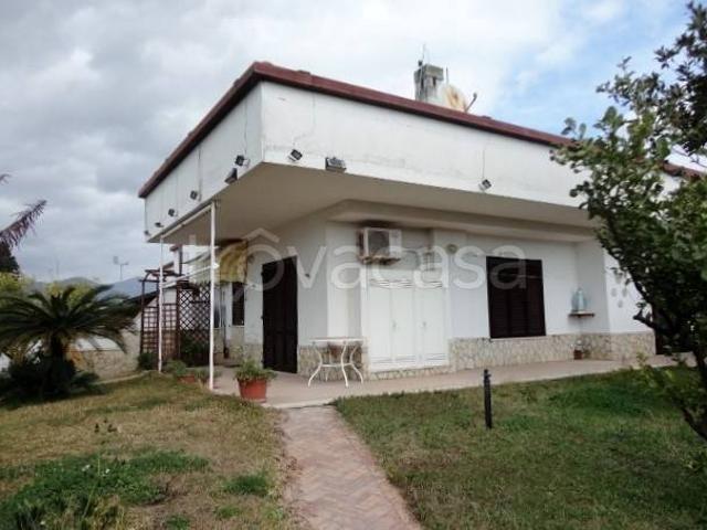 Villa bifamiliare in vendita a Salto di Fondi, Fondi