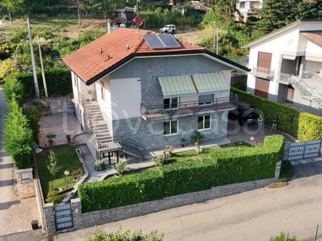 Villa bifamiliare in vendita a Saltrio