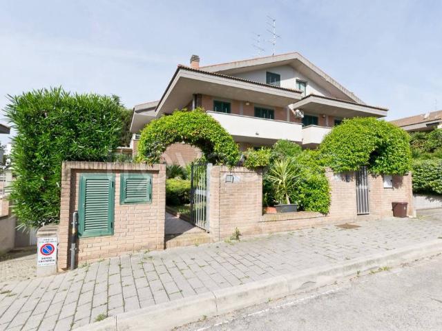 Villa bifamiliare in vendita a San Martino Bassa, Città Sant'Angelo