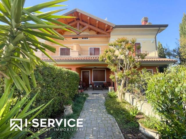 Villa bifamiliare in vendita a San Mauro Pascoli via Federico Fellini, 59