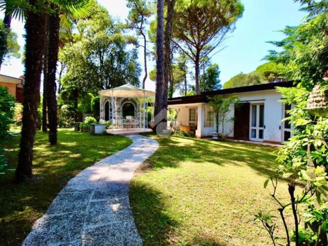 Villa bifamiliare in vendita a San Michele al Tagliamento via dei Lecci, 8, Bibione Pineda