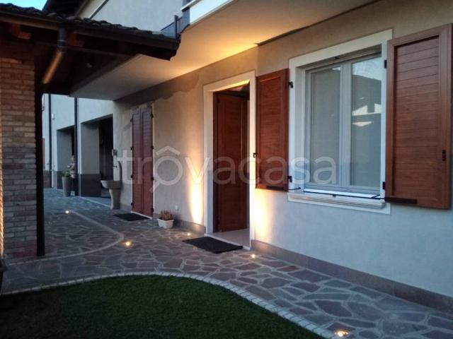 Villa bifamiliare in vendita a San Bassano