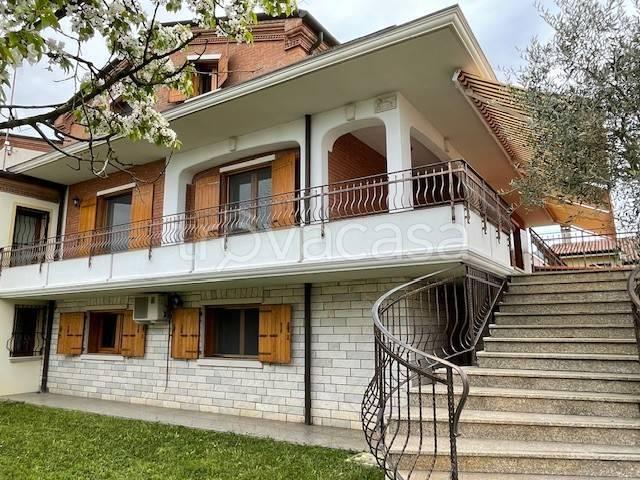 Villa bifamiliare in vendita a San Donà di Piave via Donato Bramante