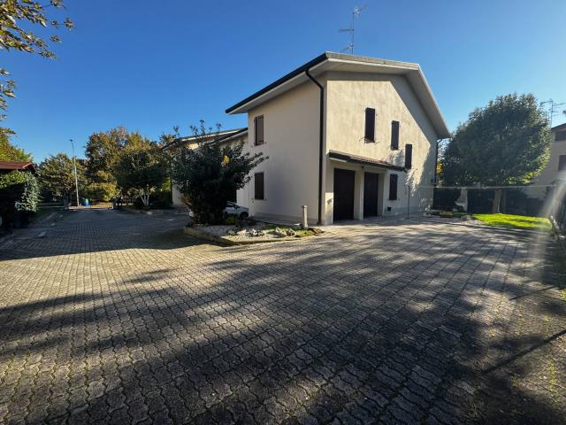 Villa Bifamiliare in vendita a San Felice sul Panaro