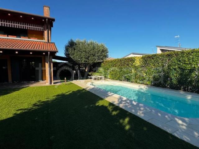Villa bifamiliare in vendita a San Giorgio Bigarello